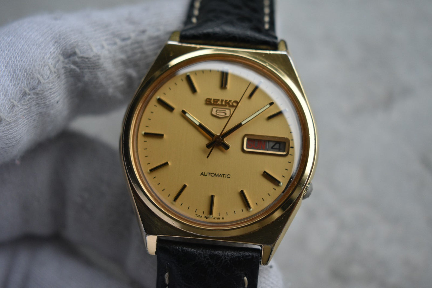 04ad1cb0-965f-4c76-943e-63e0877e87a9