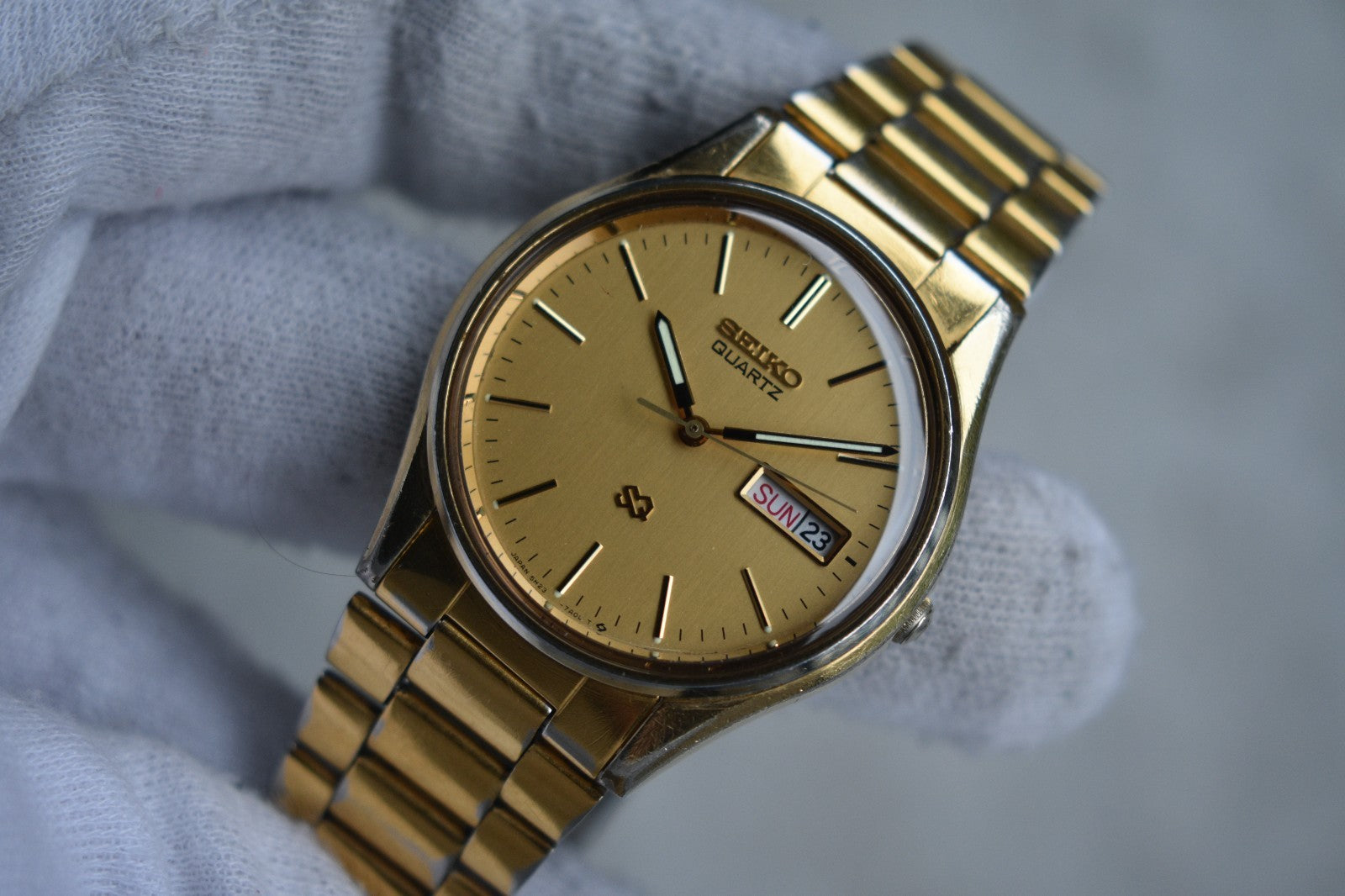 dffcddcc-40a2-443c-ba61-8462f381789f