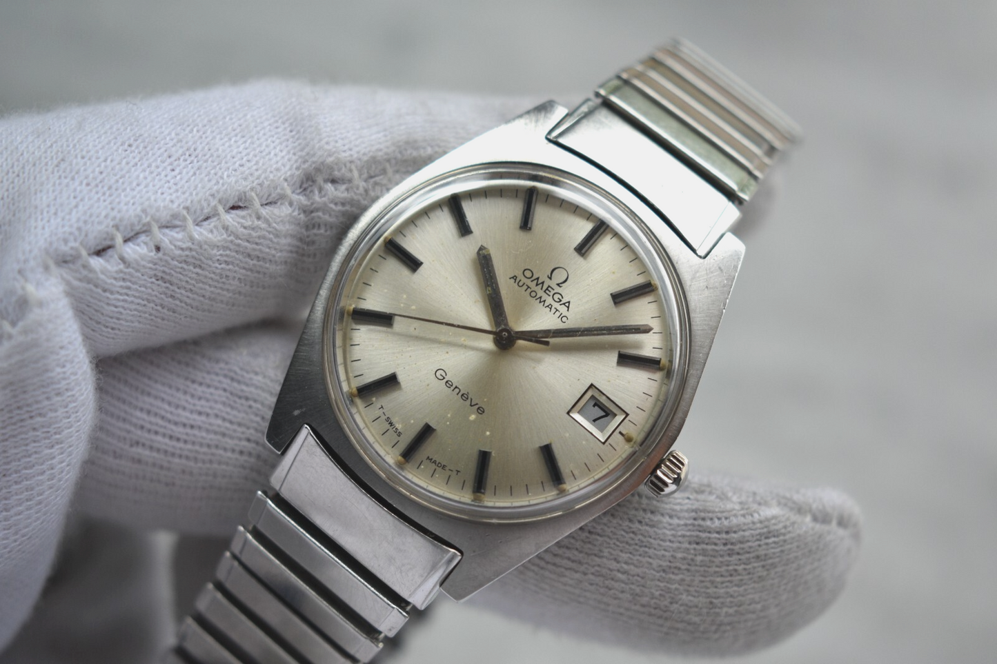 1969 Vintage Omega Geneve Steel Bracelet Rare Automatic Mens Date Silver Watch