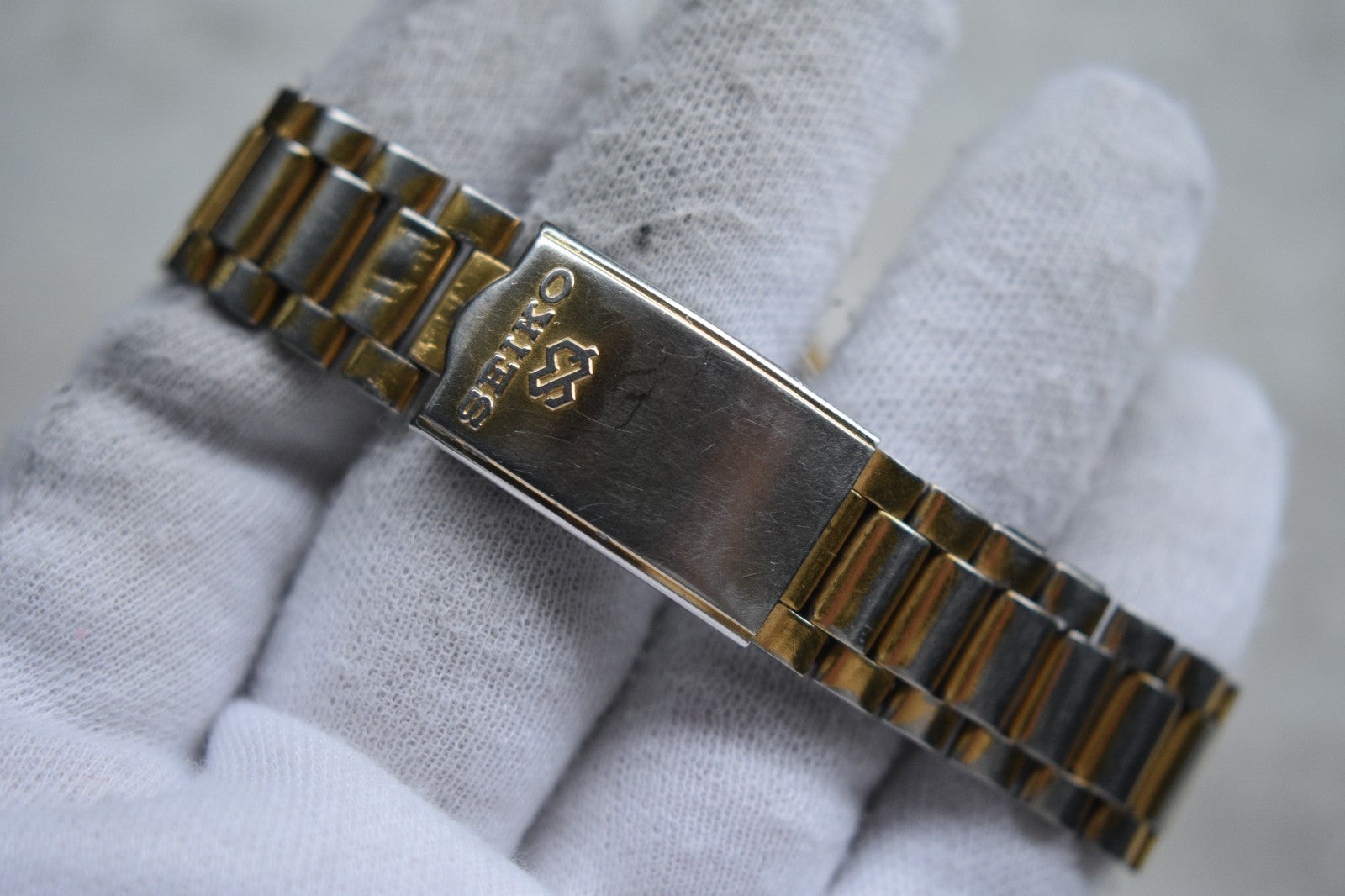 dd04e8a9-aa8e-44a1-91c5-0c4aac631a2e