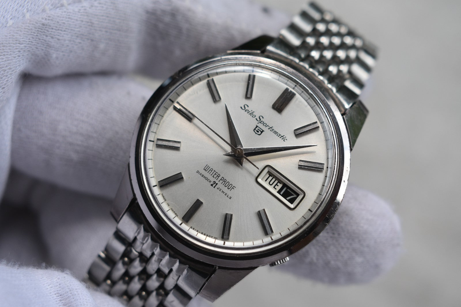 ce525357-b51c-4cad-a4b7-93333d3077fa