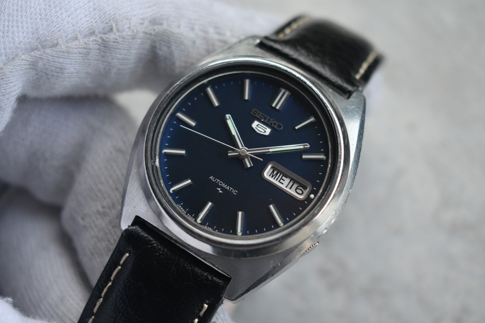 ebf73f6d-6983-4c34-b3b6-69c5d5d86536