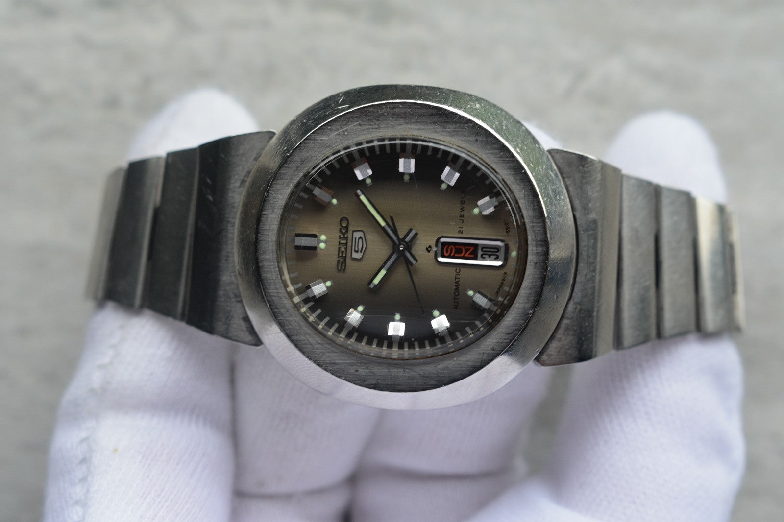 825ef84d-f942-4a51-b047-6900f7601957