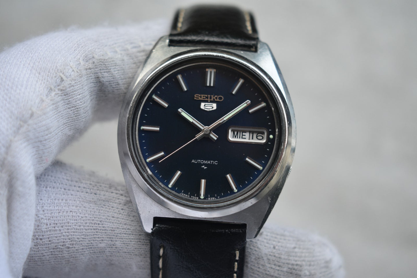 cd1f03ec-6d56-4764-94aa-593c144ae235