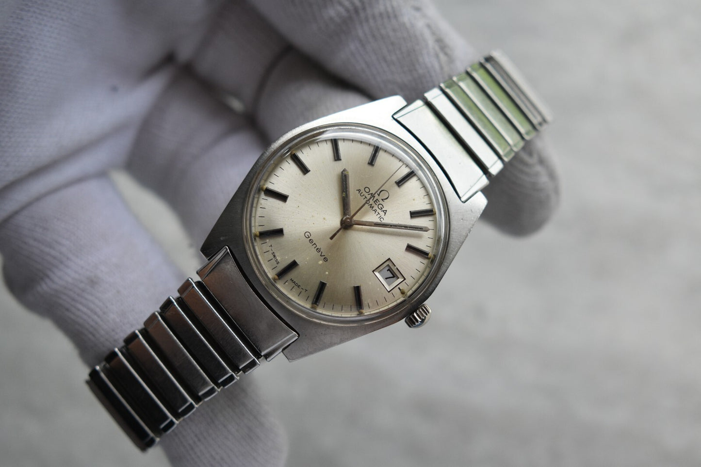 1969 Vintage Omega Geneve Steel Bracelet Rare Automatic Mens Date Silver Watch